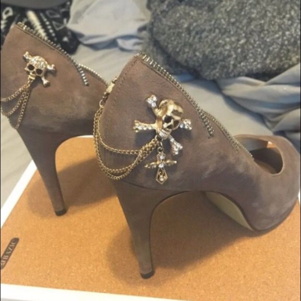Suede skull heels with chains